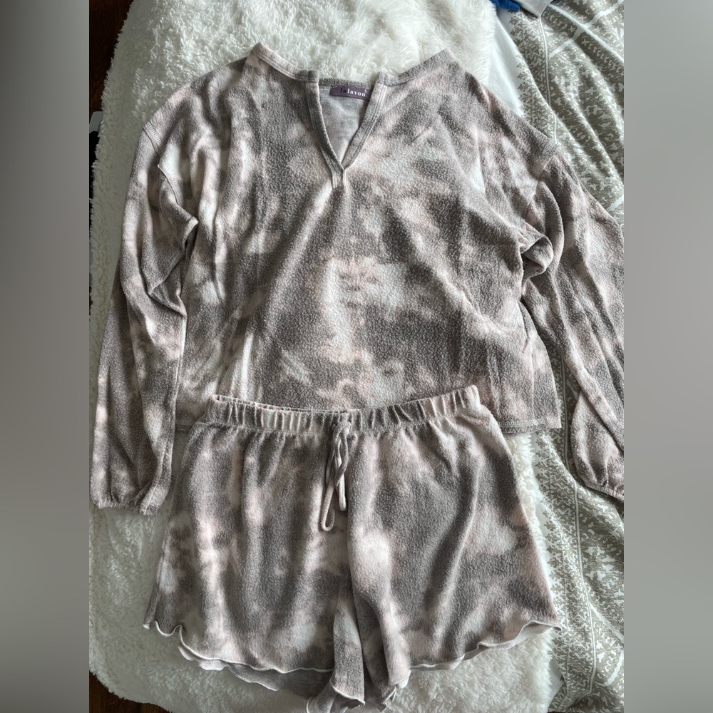 La Lavon Fleece Gray & Pink Tie Dye Pajama Set